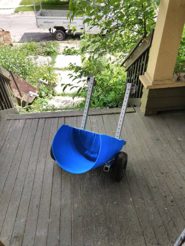wheelbarrow_2.jpg wheelbarrow_2.jpg