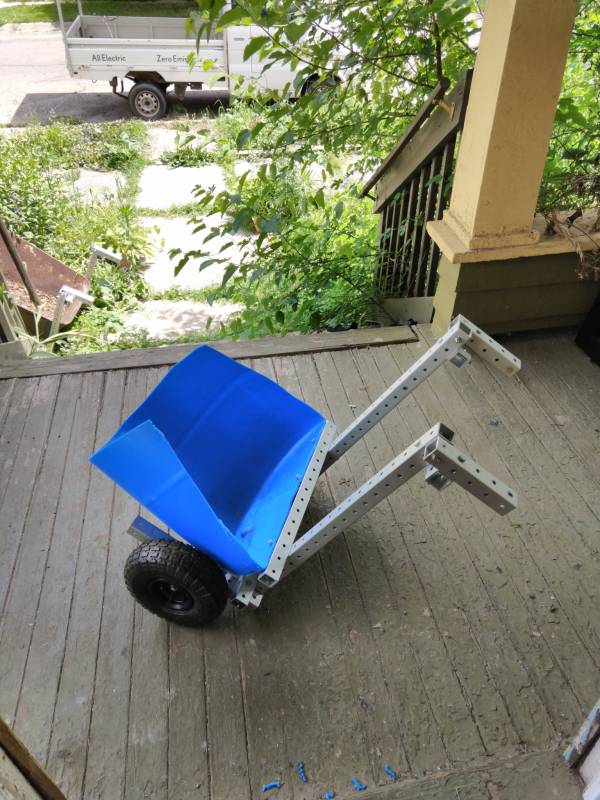 wheelbarrow_3.jpg wheelbarrow_3.jpg
